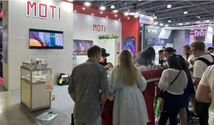 Brand MOTI is a congregated group company dedicated in vaping industry which integrates R&D, manufacture, distribution and retails. MOTI vape leads the vape trends and offers the best disposable vape and vape kit with the innovative & stylish design. Find your motivation and MOTI vape MOTI provides customers with tobacco cigarettes alternatives through diverse product lines, including disposable vapes, pod system, and more innovative vapes. The Russian e-cigarette market is very hot these days. The past weekend, the Vape Club Show in Russia was held in Moscow. Moti participated in a concert in Russia as a title sponsor